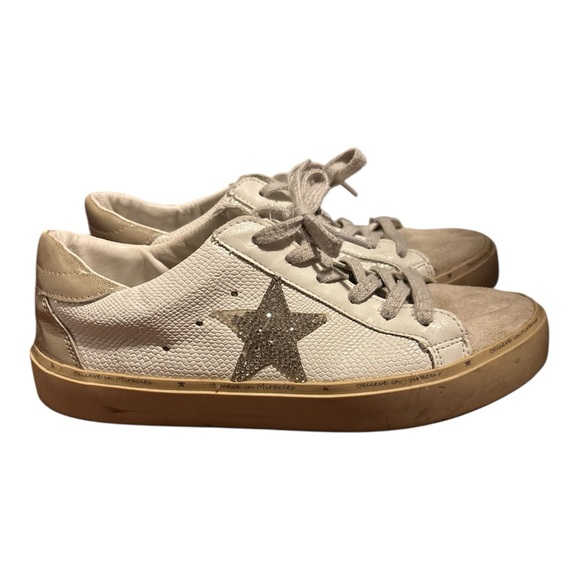 Mi.iM Shoes - MiiM White Sneakers with Silver Star Accent Women’s Size: 6.5